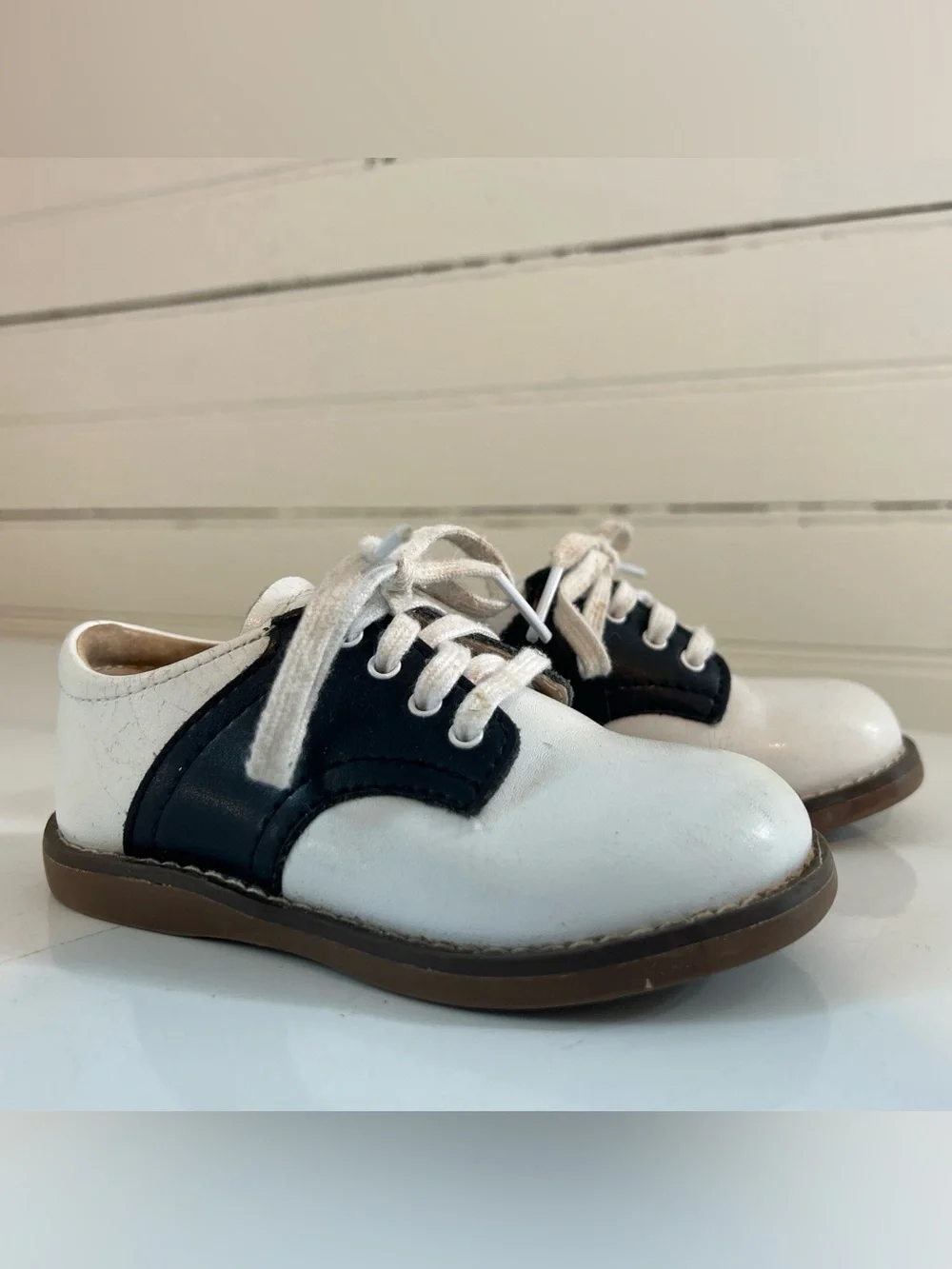 FootMates White and Navy Kids Lace-Up Leather Dress Shoes
